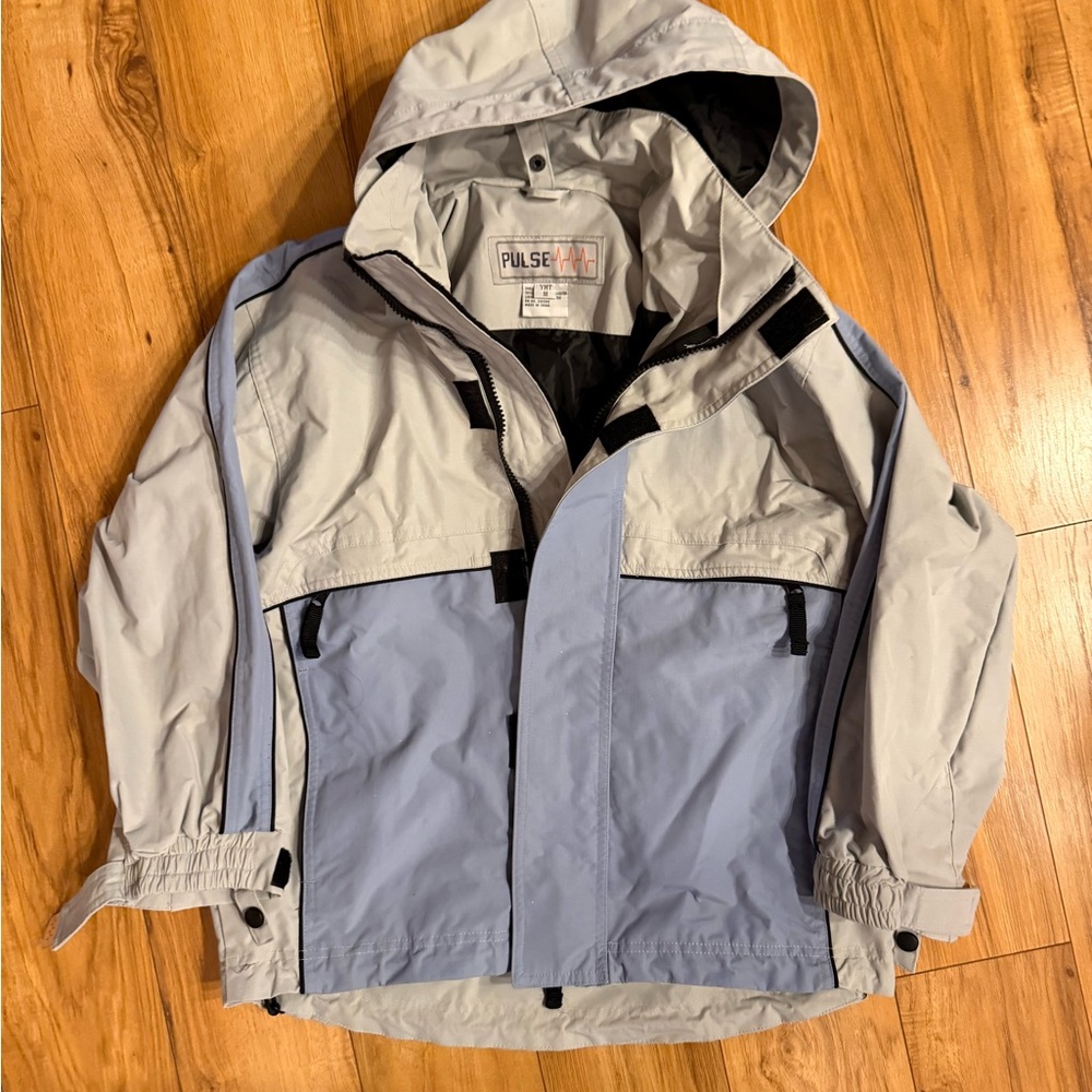 Pulse Two-Tone Hooded Jacket in Gray and Blue Youth Medium